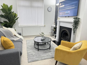 Spacious 3 Bedroom House with free parking near City centre, Etihad stadium and Coop Live arena